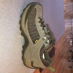 Teva all terrain shoe grey color size 9